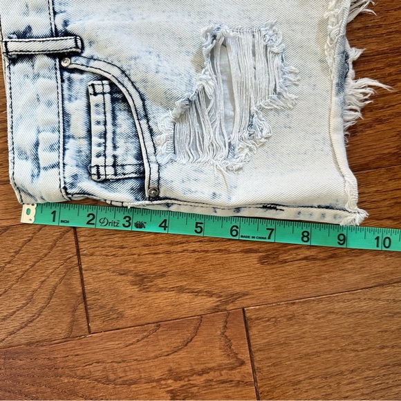 Forever 21 Los Angeles high waisted shorts - Picture 5 of 7